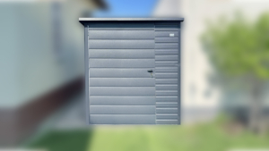 2x3m-es prémium motorgarázs / quadgarázs hátra lejtő tetővel, filcborítással, ajtóval, antracitszürke színben, sarok- és tetőszegélyekkel