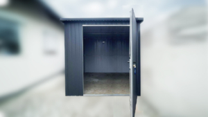 2x3m-es sztenderd motorgarázs / quadgarázs hátra lejtő tetővel, antikondenzációs filcborítással, ajtóval, antracitszürke színben